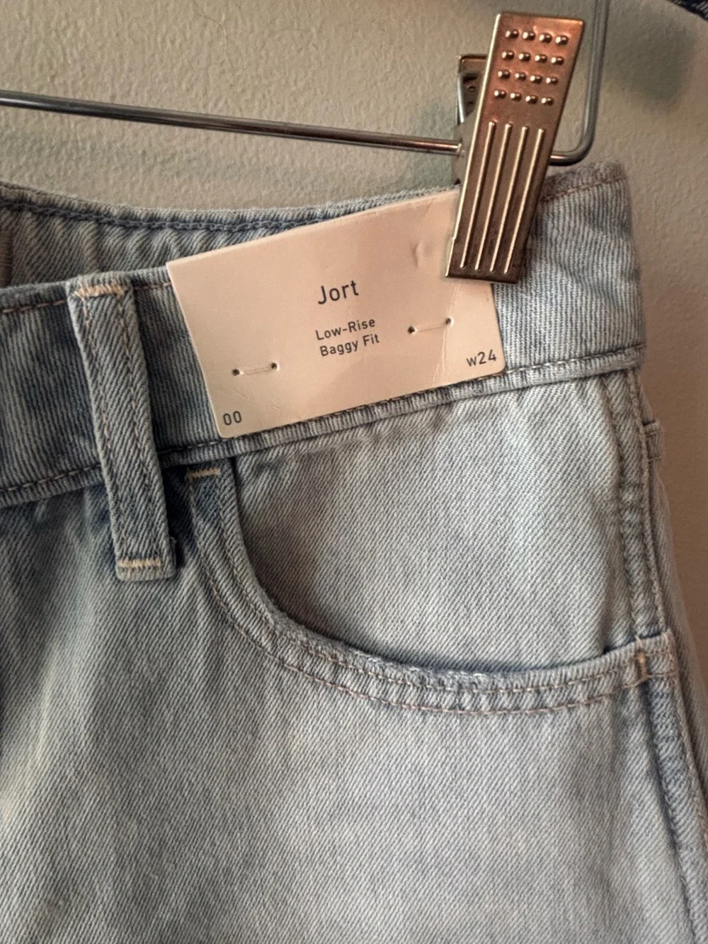 NWT Hollister Low-Rise Baggy Denim Jorts Light Wash 24